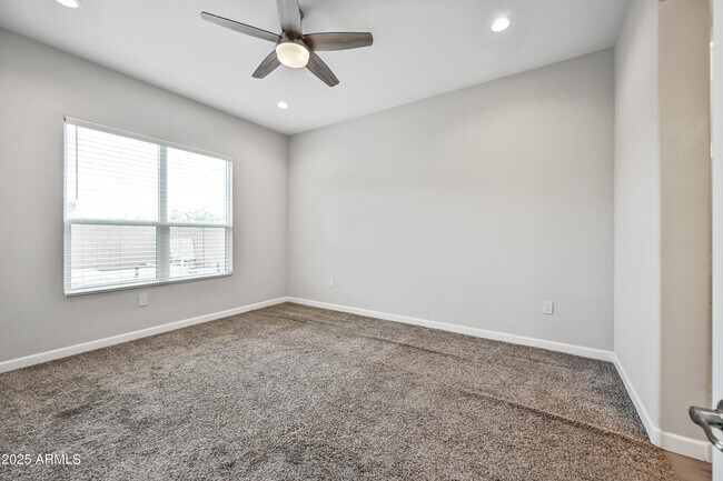 Building Photo - 2320 E Saguaro Park Ln