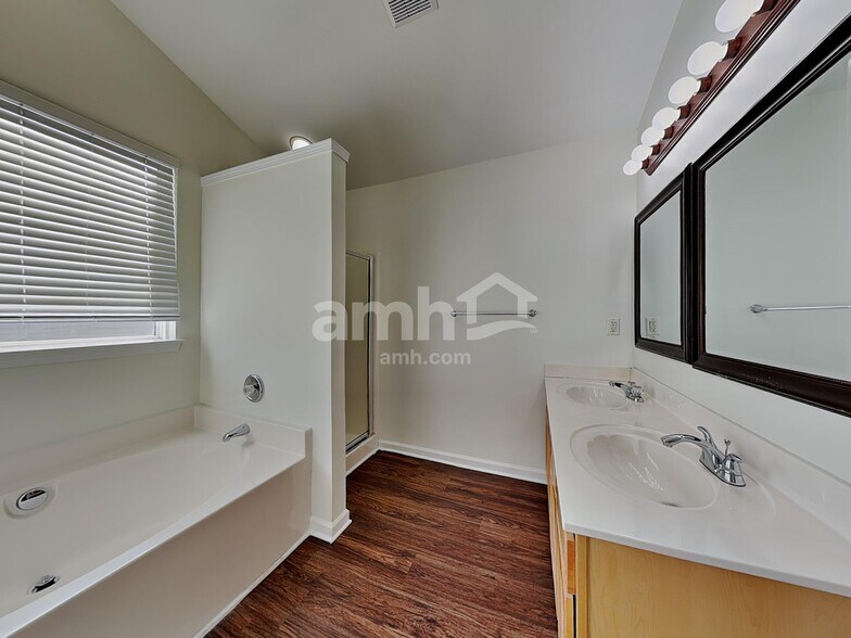 Building Photo - 7217 Winding Cedar Trl