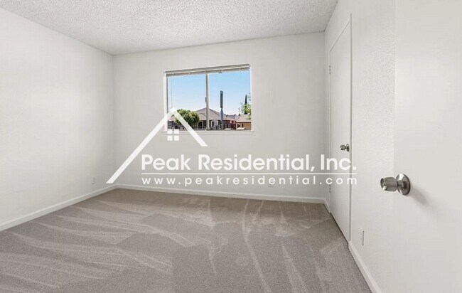 Building Photo - Updated 4bd/2ba North Sacramento Home with 2 Car Garage