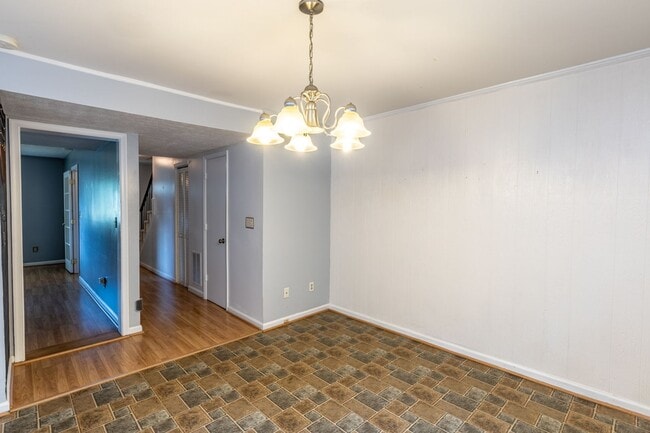 Building Photo - 110 Woodlake Dr