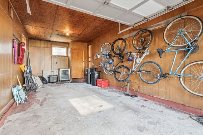 Building Photo - 171 Brackett Rd