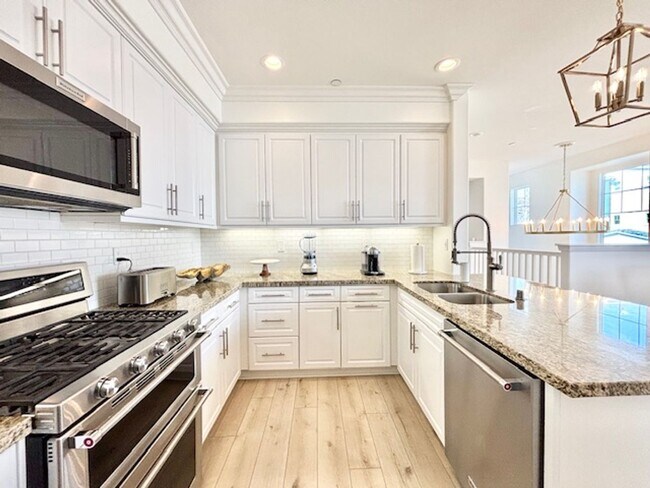 Building Photo - 4 Bedroom + 3.5 Bathroom Townhome | The Westerlies | Unfurnished