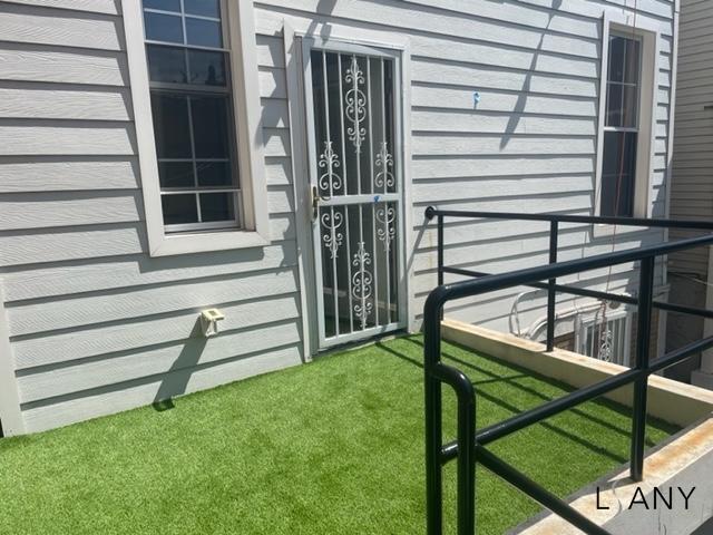 Building Photo - Luxury Six Bedroom Duplex! with 3 FULL Bat...