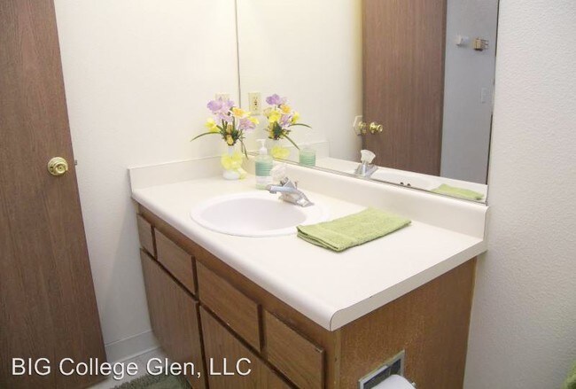 Building Photo - 5415 College Oak Dr