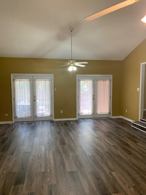 Building Photo - 556 Aila St