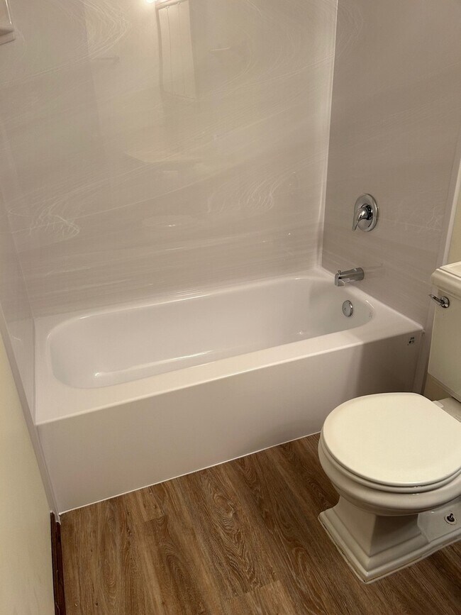 Building Photo - 626 Terry Ct