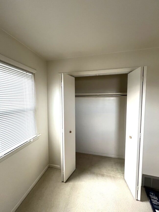 Building Photo - Beautifully Renovated Single-Family Ranch – 3 Beds, 2 Baths