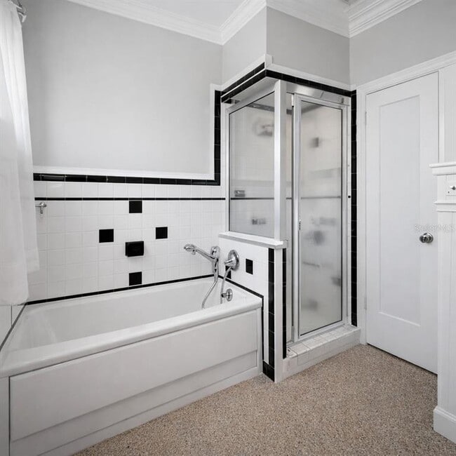 Building Photo - 205 25th Ave NE