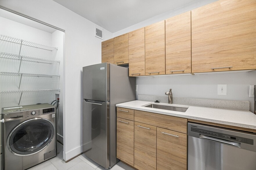 Building Photo - 2620 16th Street Apartments