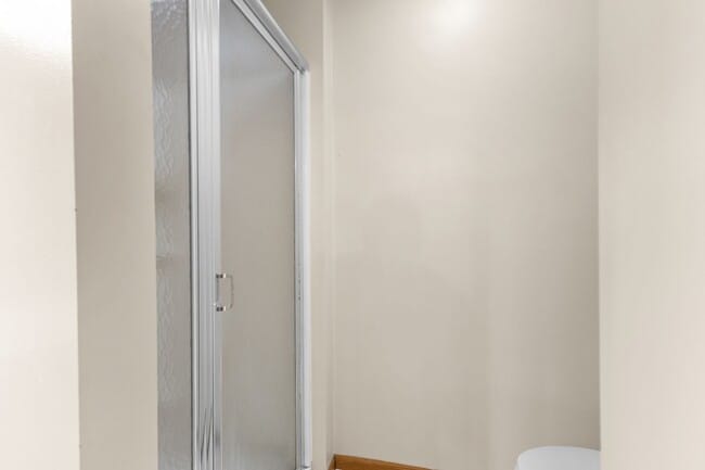 Building Photo - Modern 2-Bed Townhome with Vaulted Master & Private Deck – Prime Columbus Location!