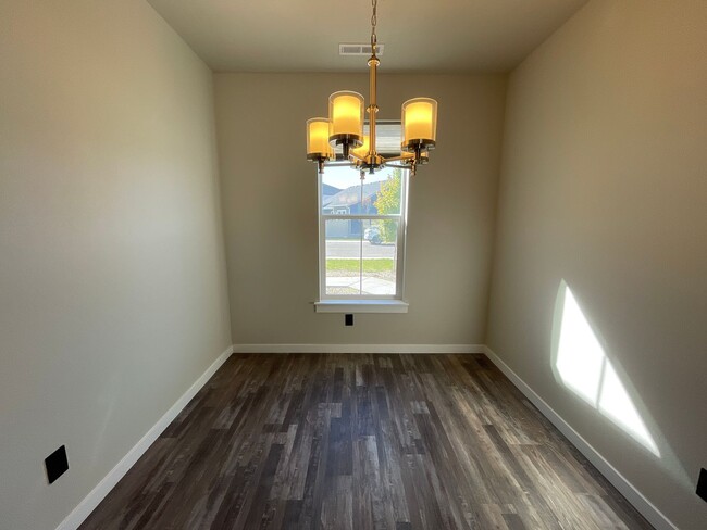 Building Photo - Newly Built 3 Bedroom Home w/ Hardwood Flo...