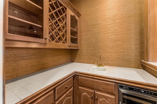 Building Photo - 3901 Hanover St