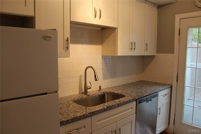 Building Photo - 1119 Sanford Ave