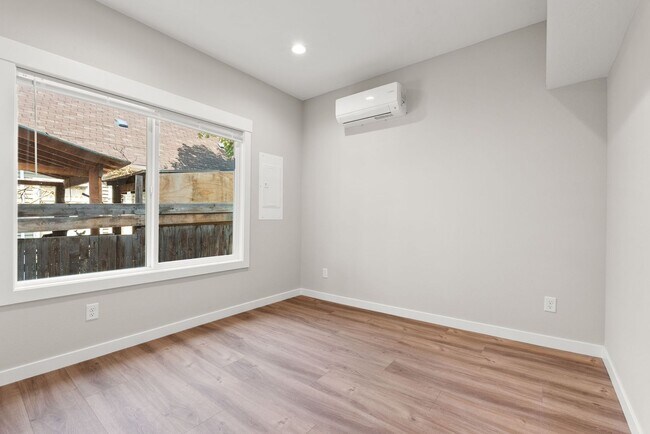 Building Photo - 717 W Spofford Ave