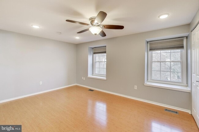 Building Photo - 5769 Yellowrose Ct