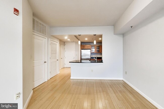 Building Photo - 5750 Bou Ave