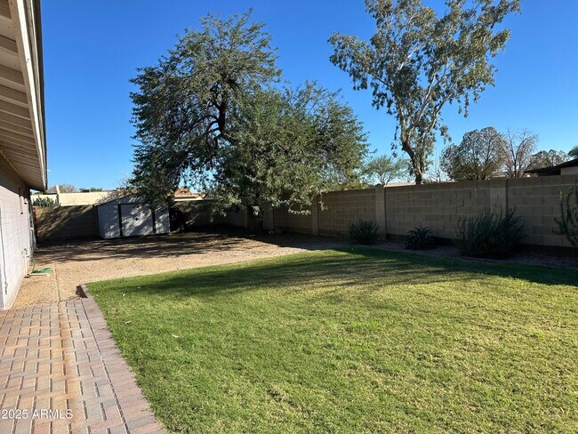 Building Photo - 2535 E Maryland Dr