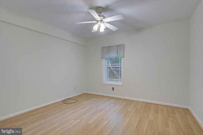 Building Photo - 48 Radcliffe Dr