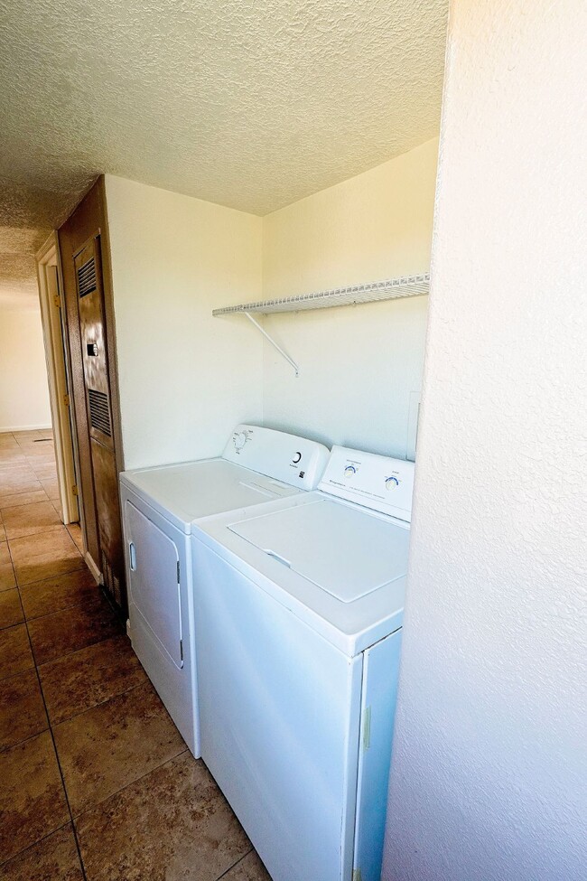 Building Photo - Spacious Mobile Home – Full Property Renta...