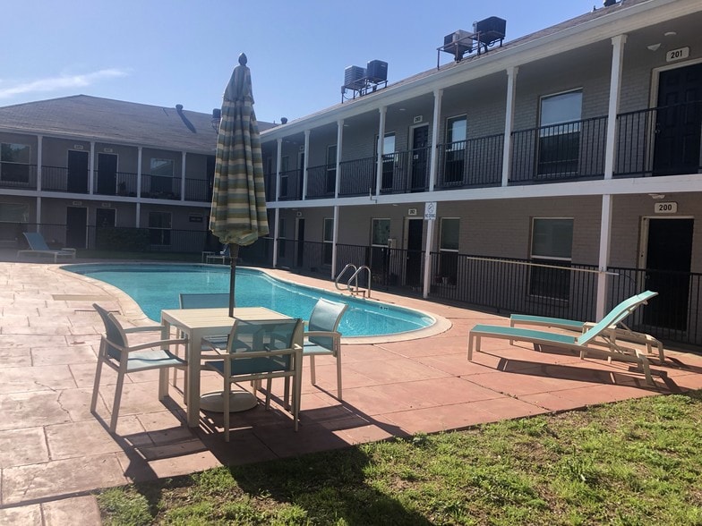 Building Photo - Lory of College Station