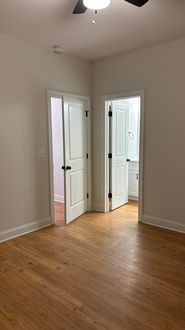 Building Photo - 4817 Victoria Ave