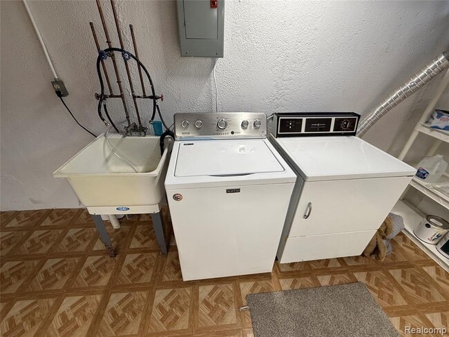 Building Photo - 1437 Mariner Dr