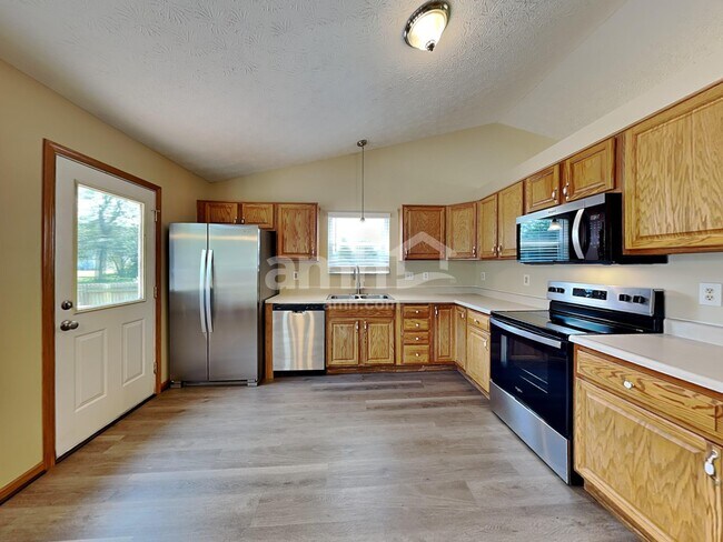 Building Photo - 468 McPherson Dr