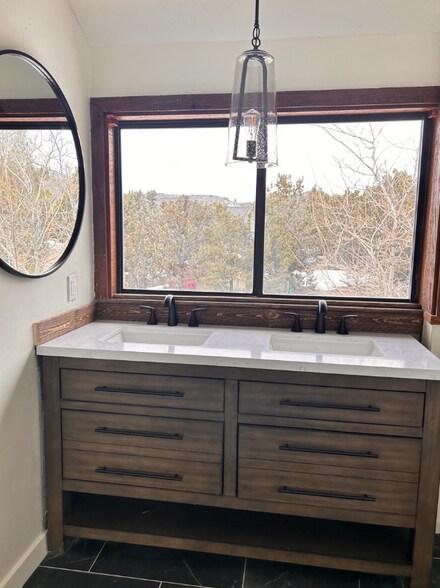 Building Photo - 136 E Sumac Dr