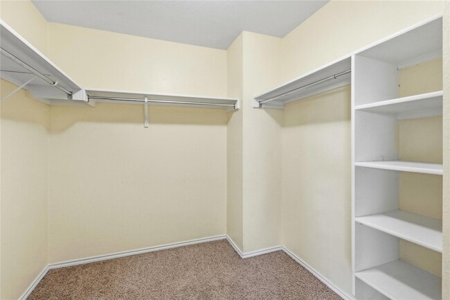 Building Photo - 605 Saul St