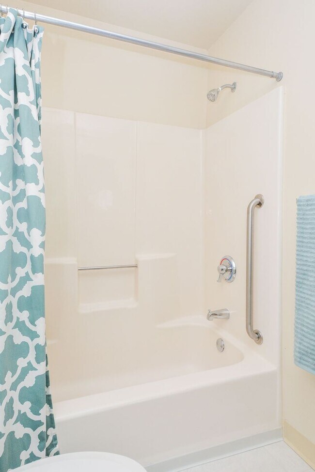 Building Photo - One Bedroom Classic Style Apartment on the...