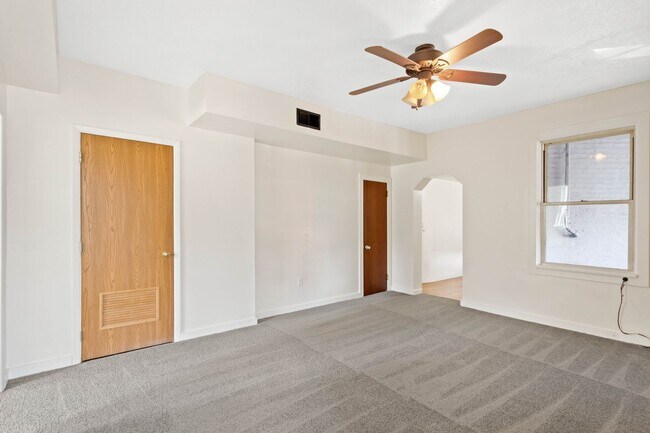 Building Photo - 129 S 18th St