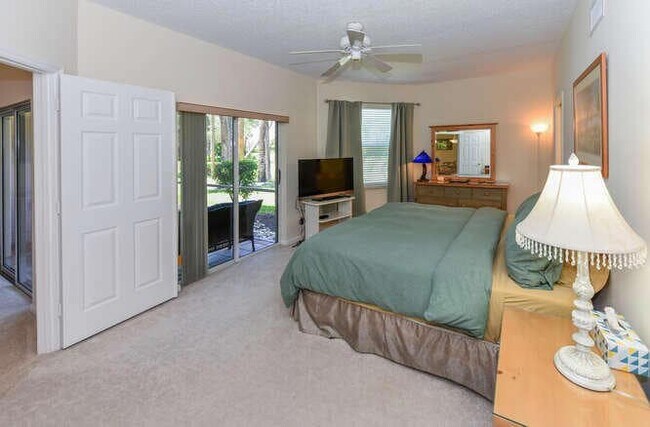 Building Photo - 4105 Fairway Dr N