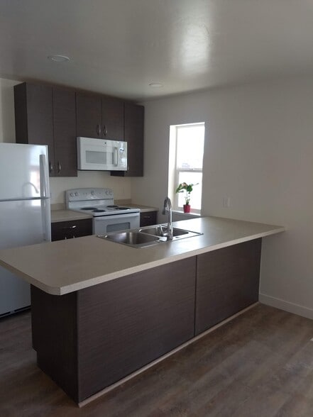 Kitchen - 308 S Ute Ave