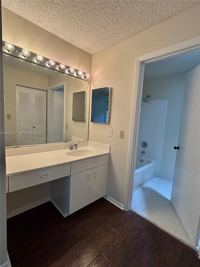 Building Photo - 1040 Coral Club Dr