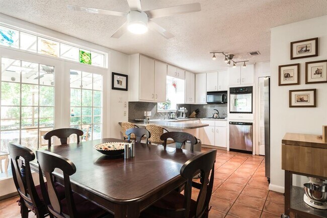 Building Photo - 2402 Rock Terrace Cir