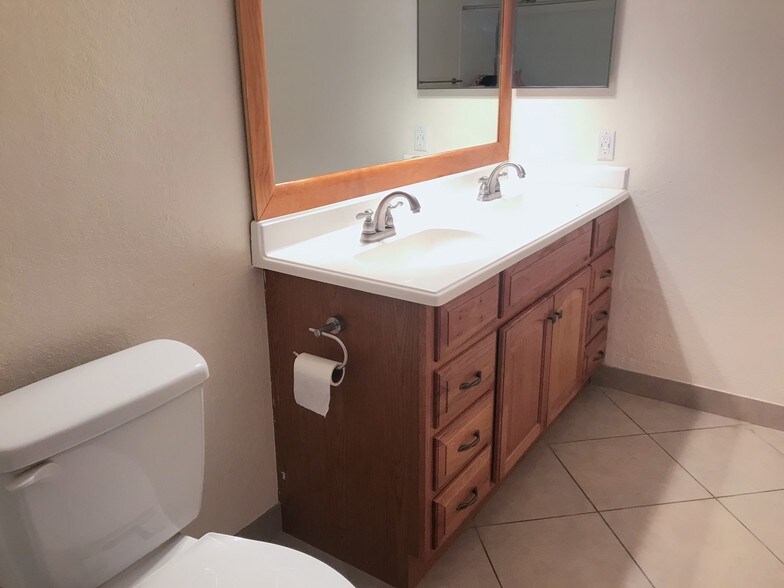 Bathroom - 437 Vista Isles Dr
