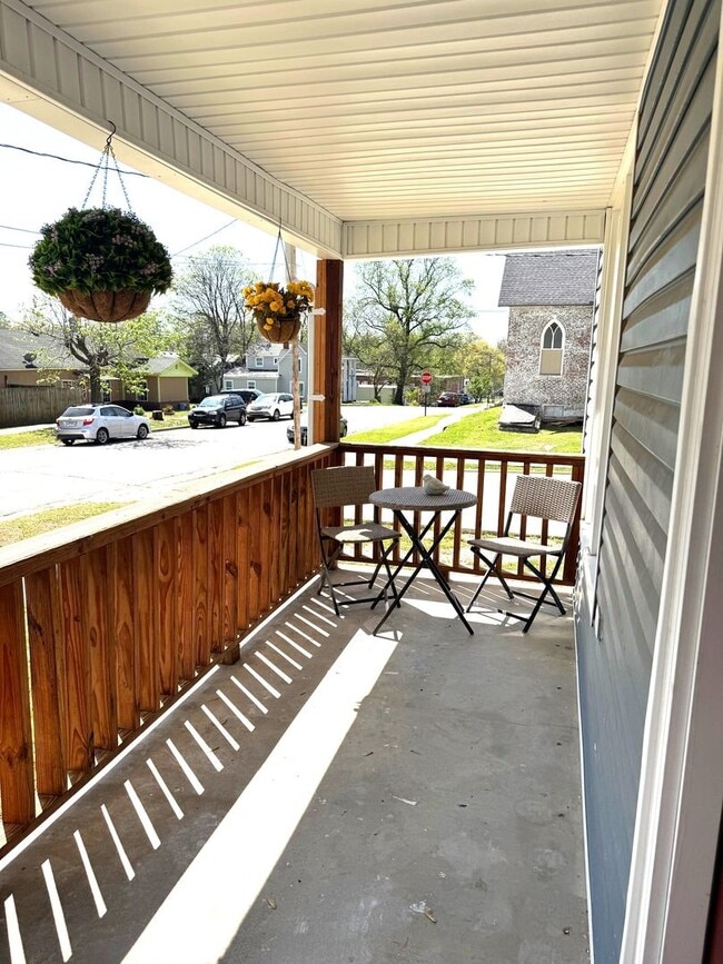 Building Photo - Historic Home for Rent in Downtown Siloam