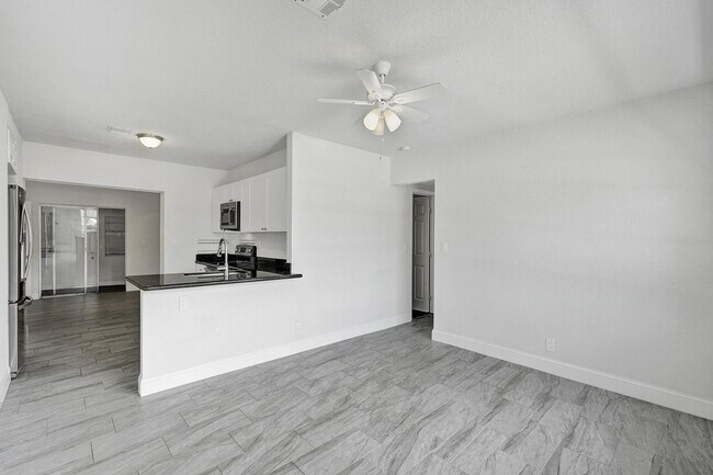 Building Photo - 651 SW 15th St