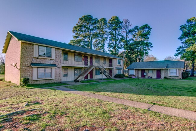 Building Photo - 2401 Brookridge Dr
