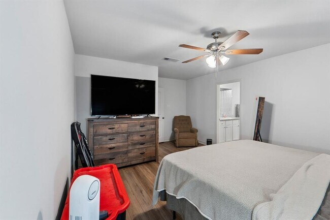 Building Photo - 113 Stratton Ln