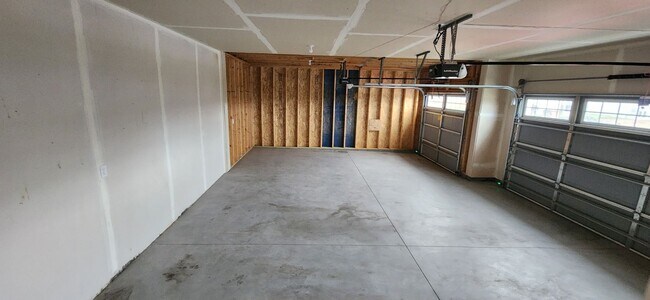 Building Photo - Great 3BR, 2BA St Francis Home Available 8/10!