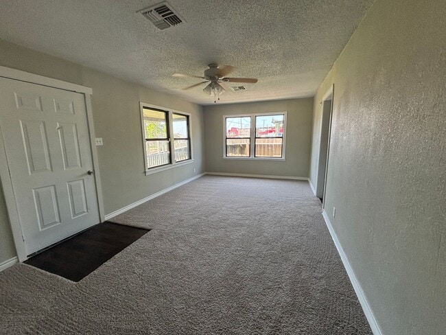 Building Photo - Lovely 3 Bedroom 1 Bathroom Home For Rent