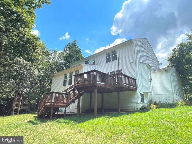 Building Photo - 9 Scarlet Oak Cir