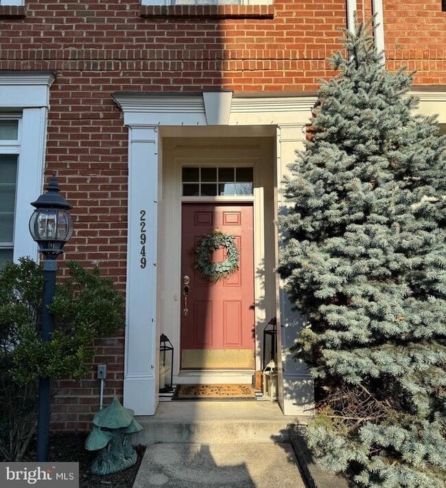 Building Photo - 22949 Fanshaw Square