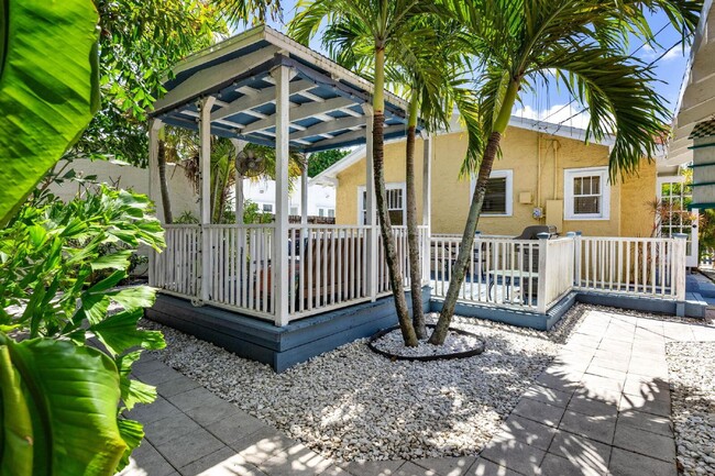 Building Photo - Charming 2-Bed With Backyard Oasis In West Palm Beach!