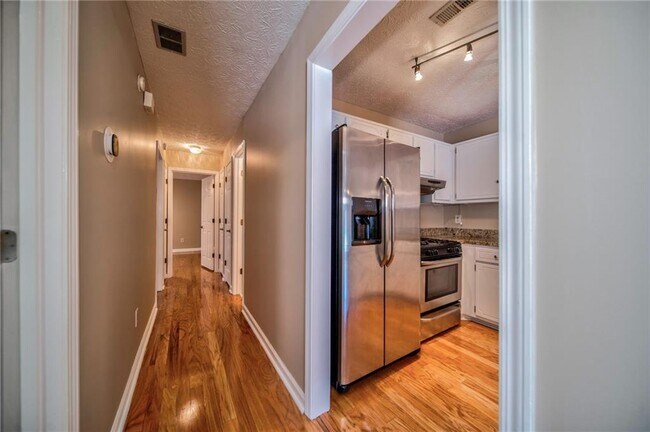 Building Photo - 215 Arbor Wy