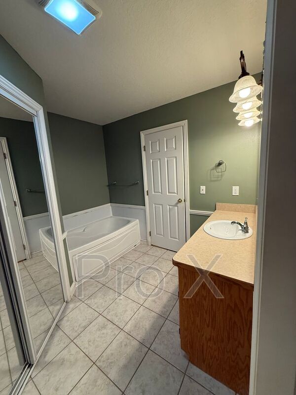 Building Photo - 4222 W 28th St