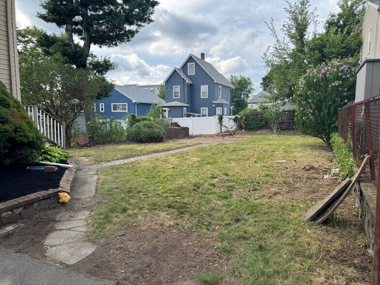 Building Photo - 33 Appleton St