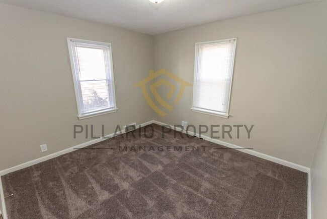 Building Photo - 3 Bed/1 Bath Bungalow near Wes Montgomery ...