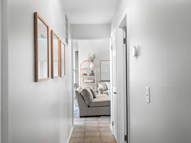 Building Photo - 126 Beachwood Ave